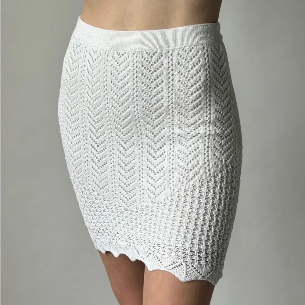 Elegant White Knit Skirt